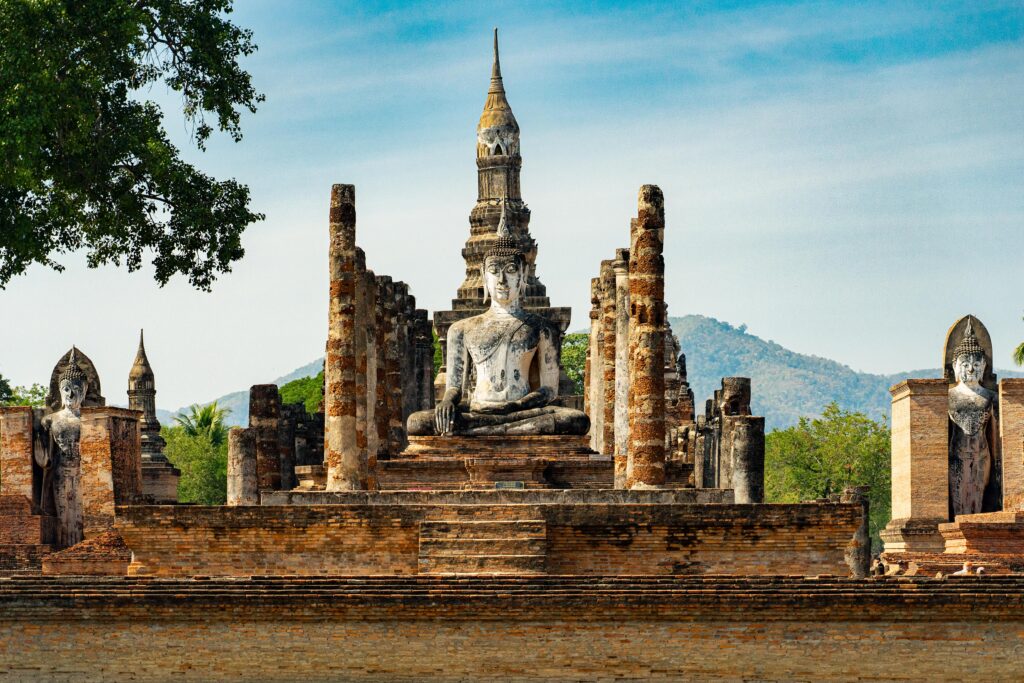 Wat Mahathat – Buddha head in tree roots