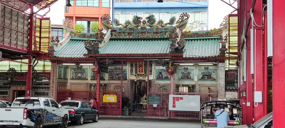 Chow Sue Kong Temple in Talat Noi Bangkok, historic Hokkien Chinese shrine